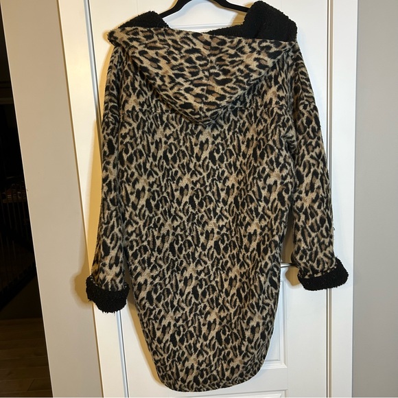 RD STYLE LEOPARD PRINT OVERCOAT WITH HOOD, POCKETS AND BUTTON FRONT SIZE SMALL - Picture 9 of 16